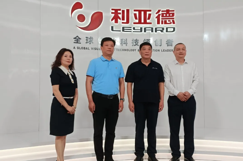 信阳副市长李新伟一行莅临九游老哥J9俱乐部集团南方总部走访调研